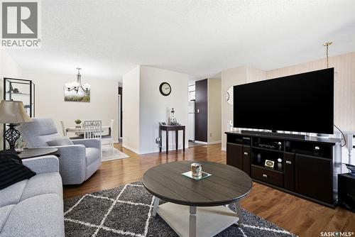 1234 James Crescent, Regina, SK - Indoor Photo Showing Living Room