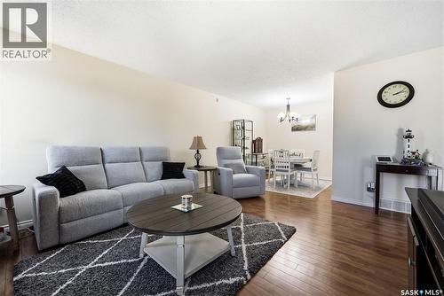 1234 James Crescent, Regina, SK - Indoor Photo Showing Living Room