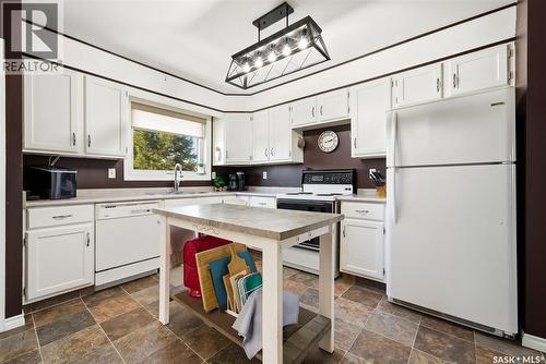 1234 James Crescent, Regina, SK - Indoor Photo Showing Kitchen