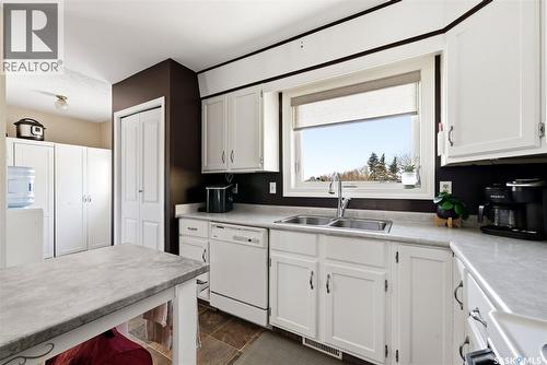 1234 James Crescent, Regina, SK - Indoor Photo Showing Kitchen With Double Sink