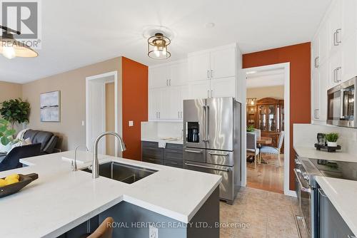 503 Wansbrough Way, Shelburne, ON - Indoor Photo Showing Kitchen With Upgraded Kitchen