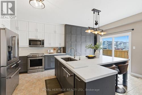 503 Wansbrough Way, Shelburne, ON - Indoor Photo Showing Kitchen With Upgraded Kitchen