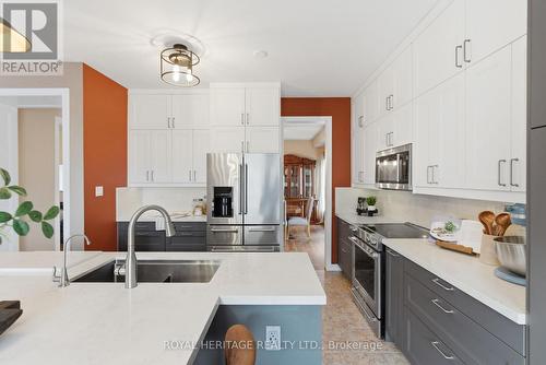 503 Wansbrough Way, Shelburne, ON - Indoor Photo Showing Kitchen With Upgraded Kitchen