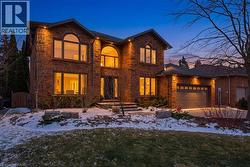 28 DEERVIEW Avenue  Ancaster, ON L9G 4R8