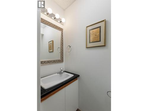 1642 West Kelowna Road, West Kelowna, BC - Indoor Photo Showing Bathroom