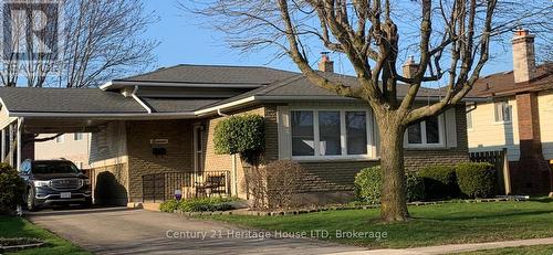 11 ROBERT STREET  Welland (Lincoln/Crowland), ON L3B 5T8