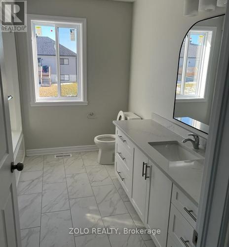 210 Ruby Drive, Cornwall, ON - Indoor Photo Showing Bathroom