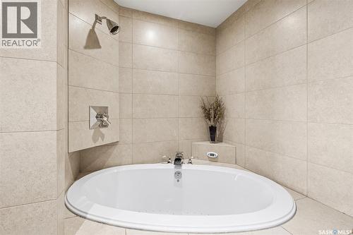 Ph208 1914 Hamilton Street, Regina, SK - Indoor Photo Showing Bathroom