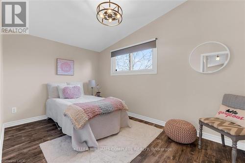 77 Lawfield Drive, Hamilton, ON - Indoor Photo Showing Bedroom
