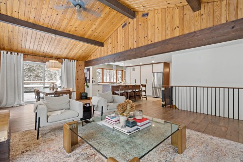 Salon - 25 Mtée Laurence, Brébeuf, QC - Indoor Photo Showing Living Room