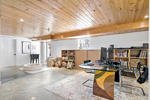 Salle familiale - 25 Mtée Laurence, Brébeuf, QC - Indoor