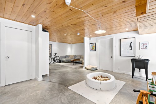 Salle familiale - 25 Mtée Laurence, Brébeuf, QC - Indoor Photo Showing Other Room