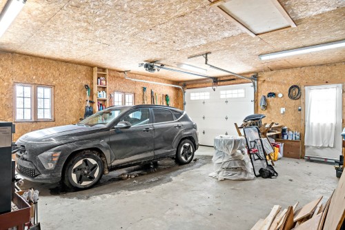 Garage - 25 Mtée Laurence, Brébeuf, QC - Indoor Photo Showing Garage