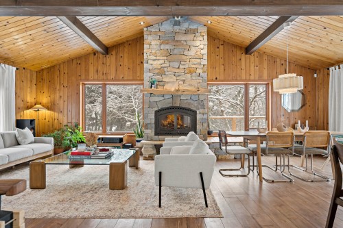 Salon - 25 Mtée Laurence, Brébeuf, QC - Indoor Photo Showing Living Room With Fireplace
