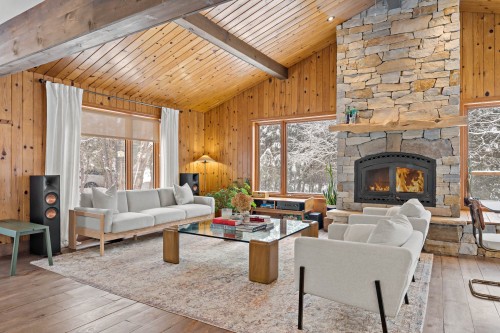 Salon - 25 Mtée Laurence, Brébeuf, QC - Indoor Photo Showing Living Room With Fireplace