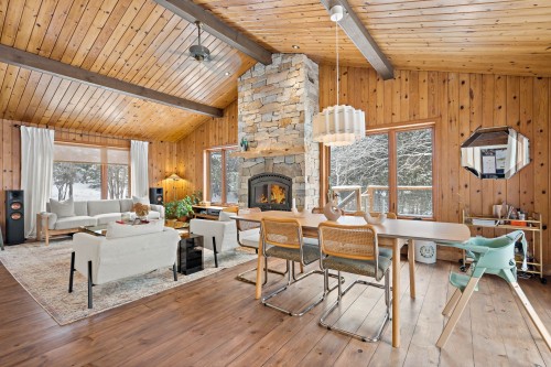 Salle à manger - 25 Mtée Laurence, Brébeuf, QC - Indoor With Fireplace