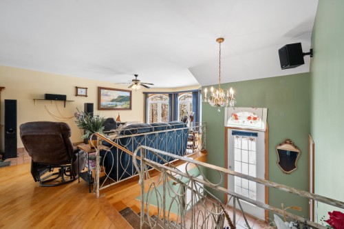 Hall d'entrée/Vestibule - 109 Rue St-Laurent, Lac-Simon, QC - Indoor Photo Showing Other Room