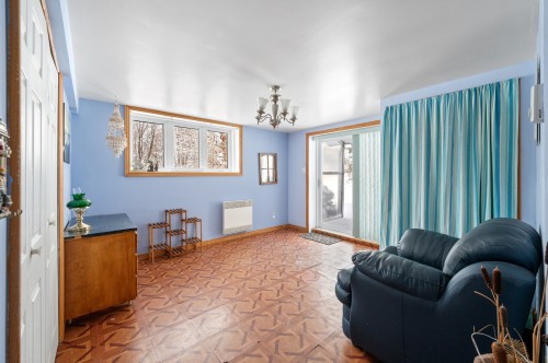 Boudoir - 109 Rue St-Laurent, Lac-Simon, QC - Indoor