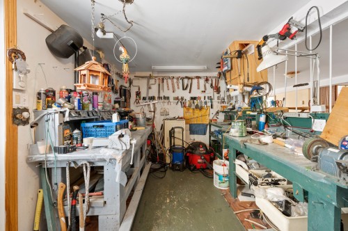 Atelier - 109 Rue St-Laurent, Lac-Simon, QC - Indoor