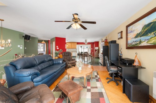 Salon - 109 Rue St-Laurent, Lac-Simon, QC - Indoor Photo Showing Living Room