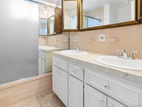 Salle de bains - 1010 Rue Ridgewood, Laval (Chomedey), QC - Indoor Photo Showing Bathroom