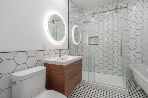 Bathroom - 6617 Rue St-Dominique, Montréal (Rosemont/La Petite-Patrie), QC - Indoor Photo Showing Bathroom