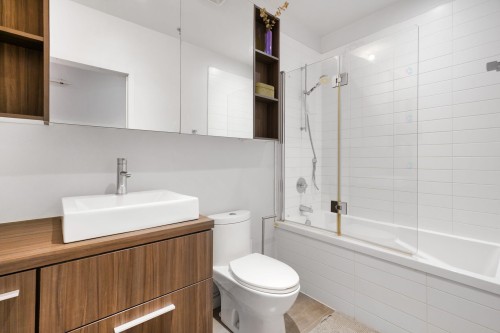 Bathroom - 106-7400 Boul. St-Laurent, Montréal (Villeray/Saint-Michel/Parc-Extension), QC - Indoor Photo Showing Bathroom