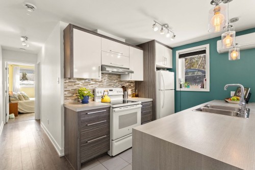 Kitchen - 2358 Rue Marquette, Longueuil (Le Vieux-Longueuil), QC - Indoor Photo Showing Kitchen With Double Sink