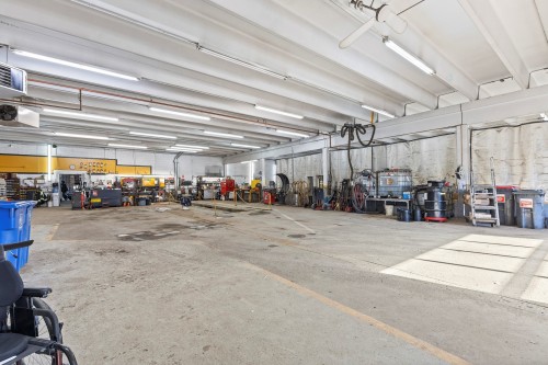 Atelier - 701 Rue Des Ateliers, Boucherville, QC - Indoor Photo Showing Garage