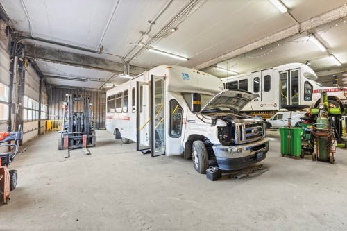 Garage - 701 Rue Des Ateliers, Boucherville, QC - Indoor Photo Showing Garage