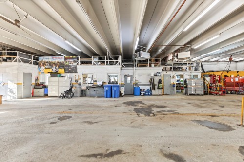 Garage - 701 Rue Des Ateliers, Boucherville, QC - Indoor Photo Showing Garage