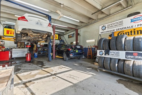 Garage - 701 Rue Des Ateliers, Boucherville, QC - Indoor Photo Showing Garage
