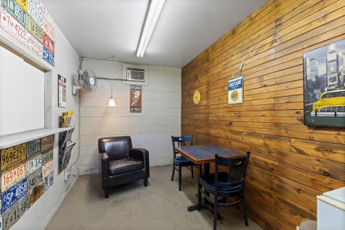 Garage - 701 Rue Des Ateliers, Boucherville, QC - Indoor Photo Showing Other Room