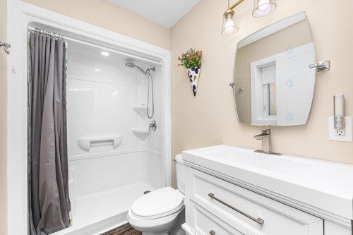 Salle de bains - 6 Ch. Beech, L'Isle-Aux-Allumettes, QC 