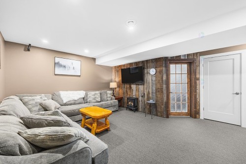 Salle familiale - 6 Ch. Beech, L'Isle-Aux-Allumettes, QC 