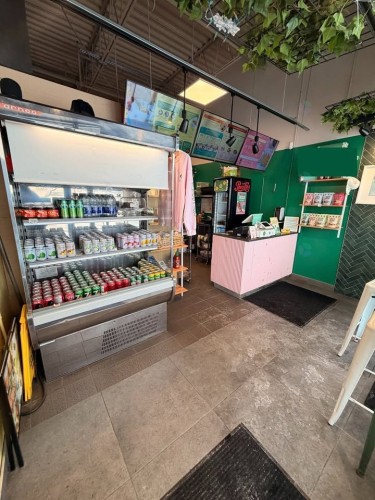 Commerce - 18-8245 Boul. Taschereau, Brossard, QC - Indoor