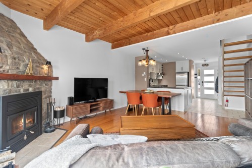Vue d'ensemble - 542-2271 Rue Du Versant, Magog, QC - Indoor Photo Showing Living Room With Fireplace