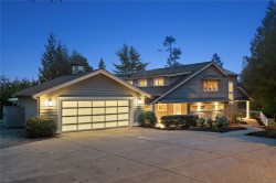 8401 Lochside Dr Central Saanich, BC V8M 1T9