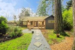 4815 Cordova Bay Rd Saanich, BC V8Y 2J8