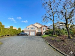 4268 Westervelt Pl Saanich, BC V8X 4W5