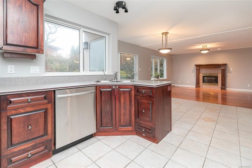 4268 Westervelt Pl, Saanich, BC 