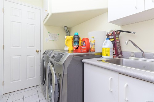 4268 Westervelt Pl, Saanich, BC 