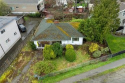 3330 Harriet Rd Saanich, BC V8Z 3S4