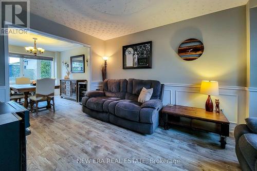 146 Locheed Drive, Hamilton, ON - Indoor Photo Showing Living Room