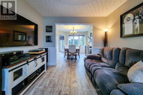 146 Locheed Drive, Hamilton, ON - Indoor Photo Showing Living Room