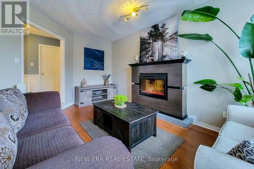 146 Locheed Drive, Hamilton, ON - Indoor Photo Showing Living Room With Fireplace