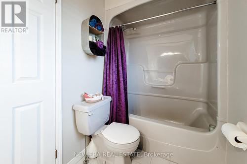 146 Locheed Drive, Hamilton, ON - Indoor Photo Showing Bathroom