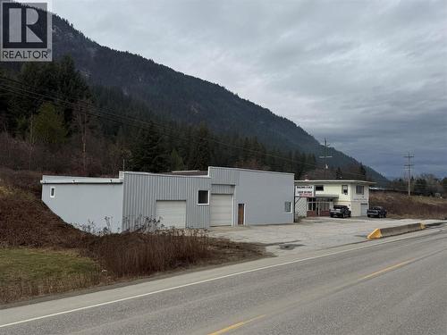Exterior of building. - 1503 3A Highway, Castlegar, BC 