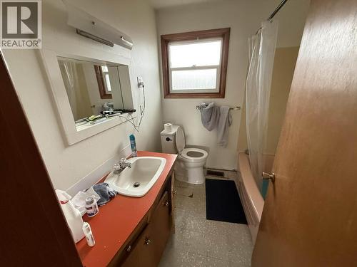 Bathroom suite. - 1503 3A Highway, Castlegar, BC 