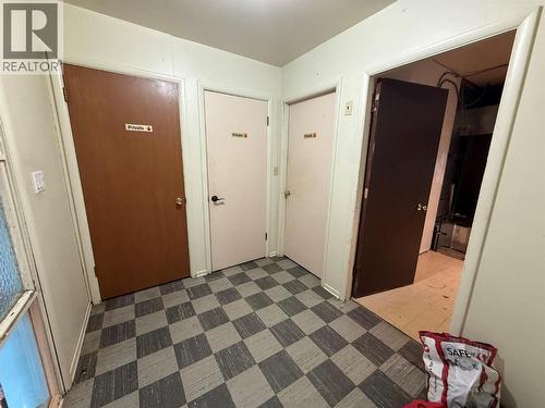 Shared foyer from office to showroom. - 1503 3A Highway, Castlegar, BC 